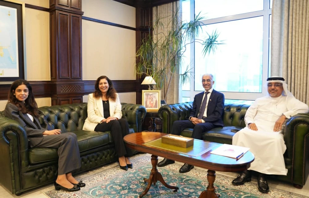 وزير الأشغال يستقبل سفيرة جمهورية مصر العربية لدى مملكة البحرين