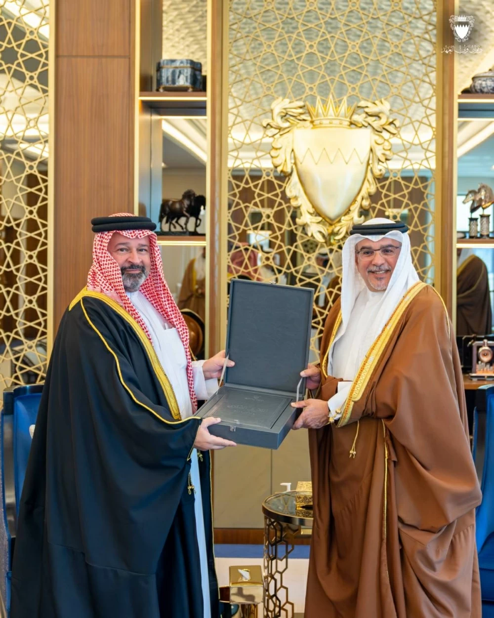 ولي العهد رئيس الوزراء يستقبل رئيس ديوان الرقابة المالية والإدارية