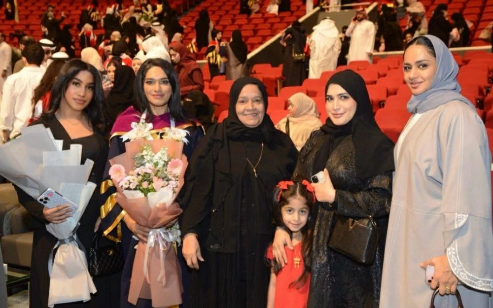 الإعلامية شيخة بوكمال تنال الماجستير من جامعة البحرين