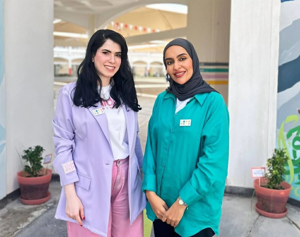 المعلمتان مروة مراد وفاطمة بوحمود تنفذان مشروع تنمية القيادات الشابة