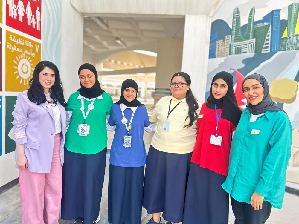 المعلمتان مروة مراد وفاطمة بوحمود تنفذان مشروع تنمية القيادات الشابة