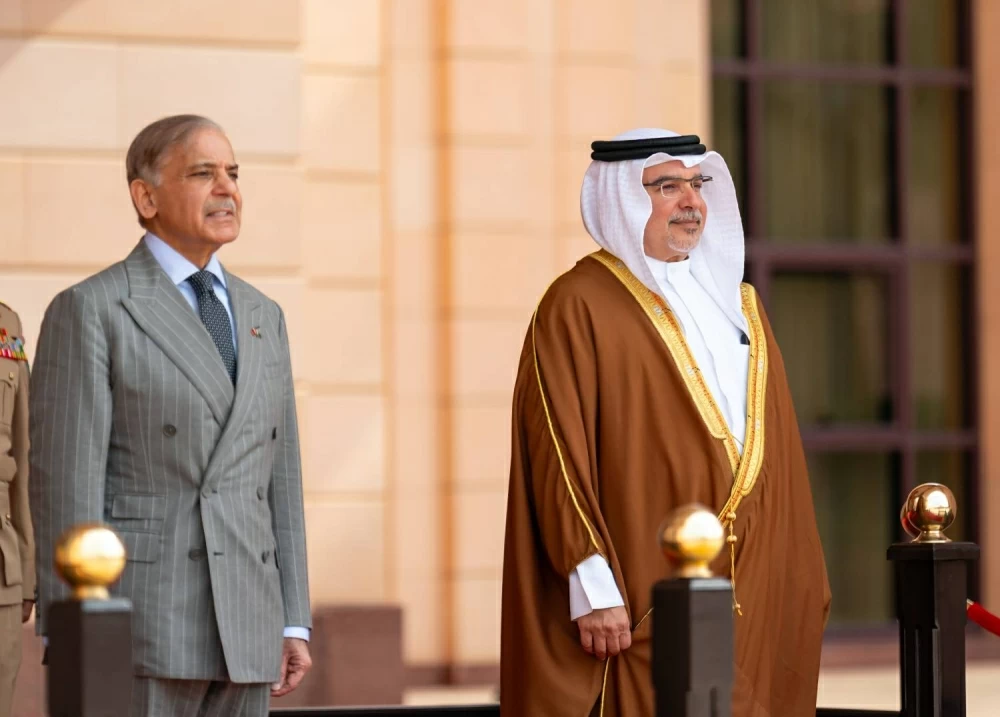 ولي العهد رئيس الوزراء يلتقي رئيس وزراء باكستان ويؤكد عمق العلاقات بين البلدين