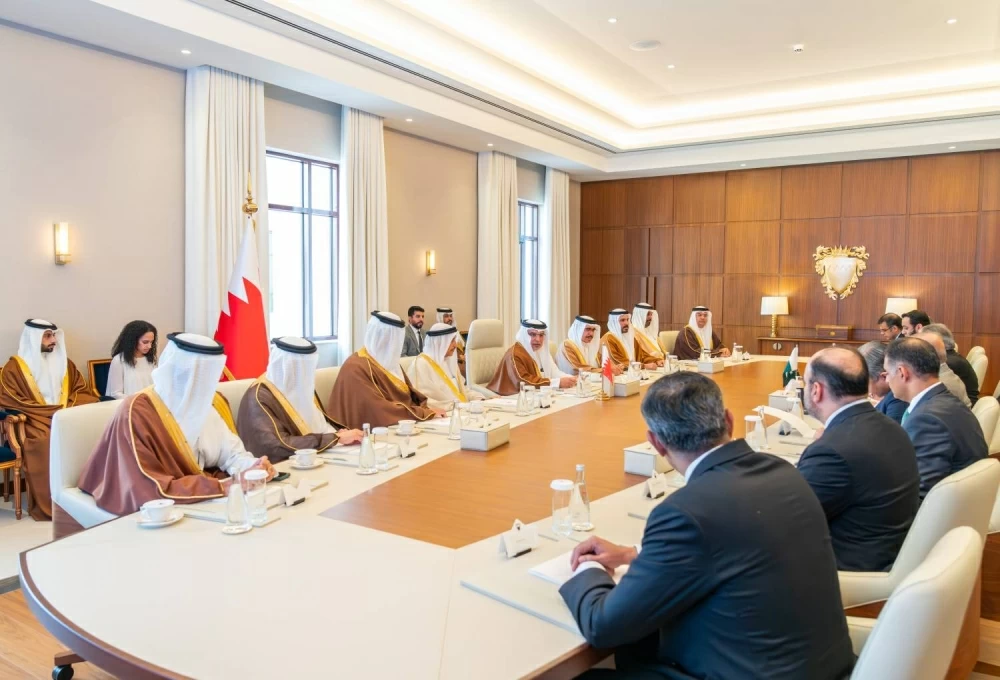 ولي العهد رئيس الوزراء يلتقي رئيس وزراء باكستان ويؤكد عمق العلاقات بين البلدين