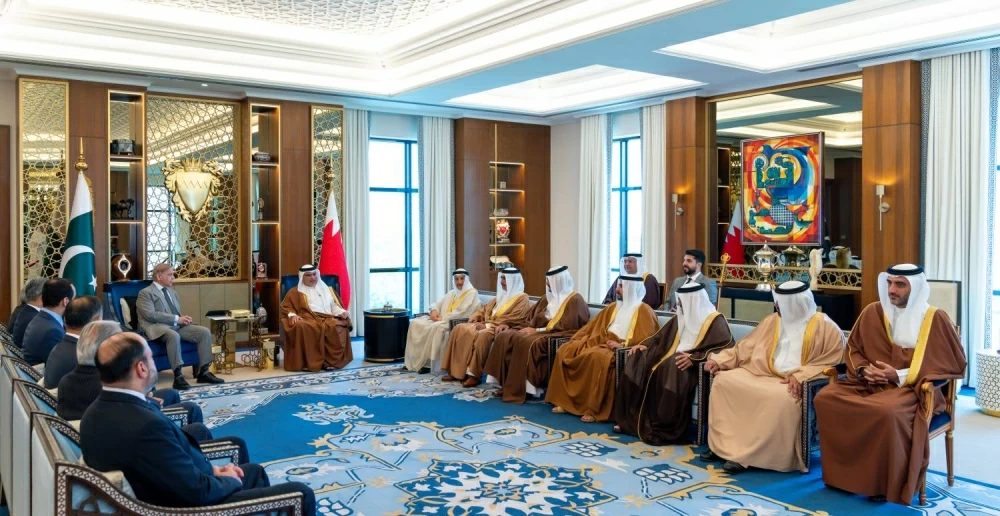 ولي العهد رئيس الوزراء يلتقي رئيس وزراء باكستان ويؤكد عمق العلاقات بين البلدين