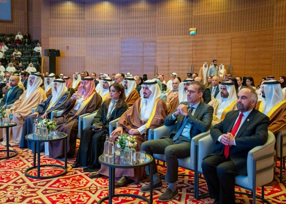 عيسى بن سلمان يحضر الحفل السنوي لوقف عيسى بن سلمان التعليمي الخيري