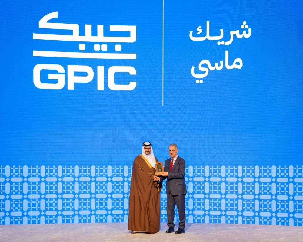 عيسى بن سلمان يحضر الحفل السنوي لوقف عيسى بن سلمان التعليمي الخيري