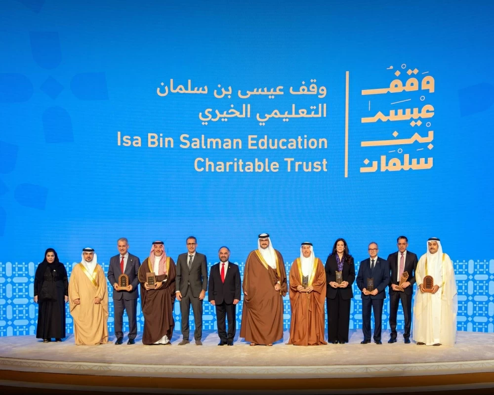 عيسى بن سلمان يحضر الحفل السنوي لوقف عيسى بن سلمان التعليمي الخيري