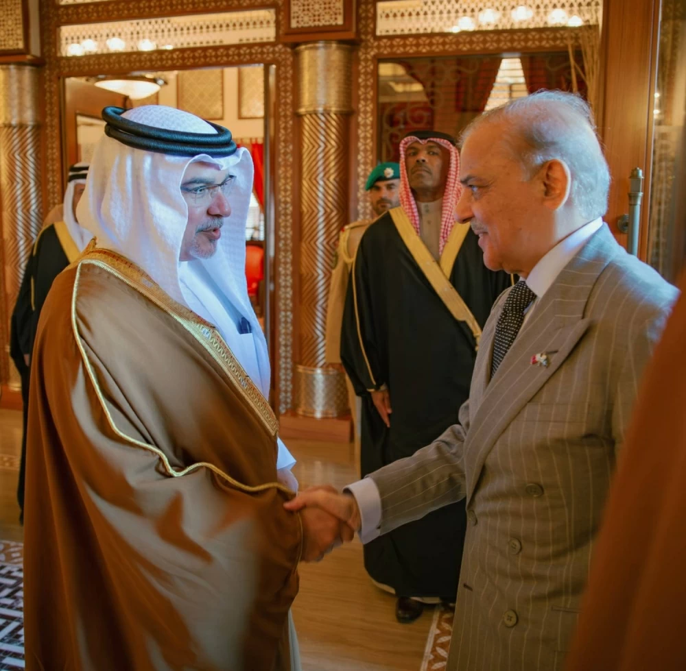 الملك يستقبل رئيس وزراء باكستان ويشيد بالعلاقات التاريخية التي تجمع بين البلدين