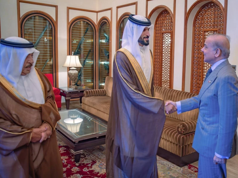 الملك يستقبل رئيس وزراء باكستان ويشيد بالعلاقات التاريخية التي تجمع بين البلدين