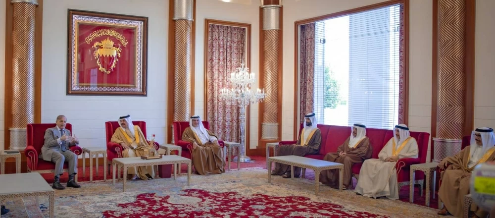 الملك يستقبل رئيس وزراء باكستان ويشيد بالعلاقات التاريخية التي تجمع بين البلدين