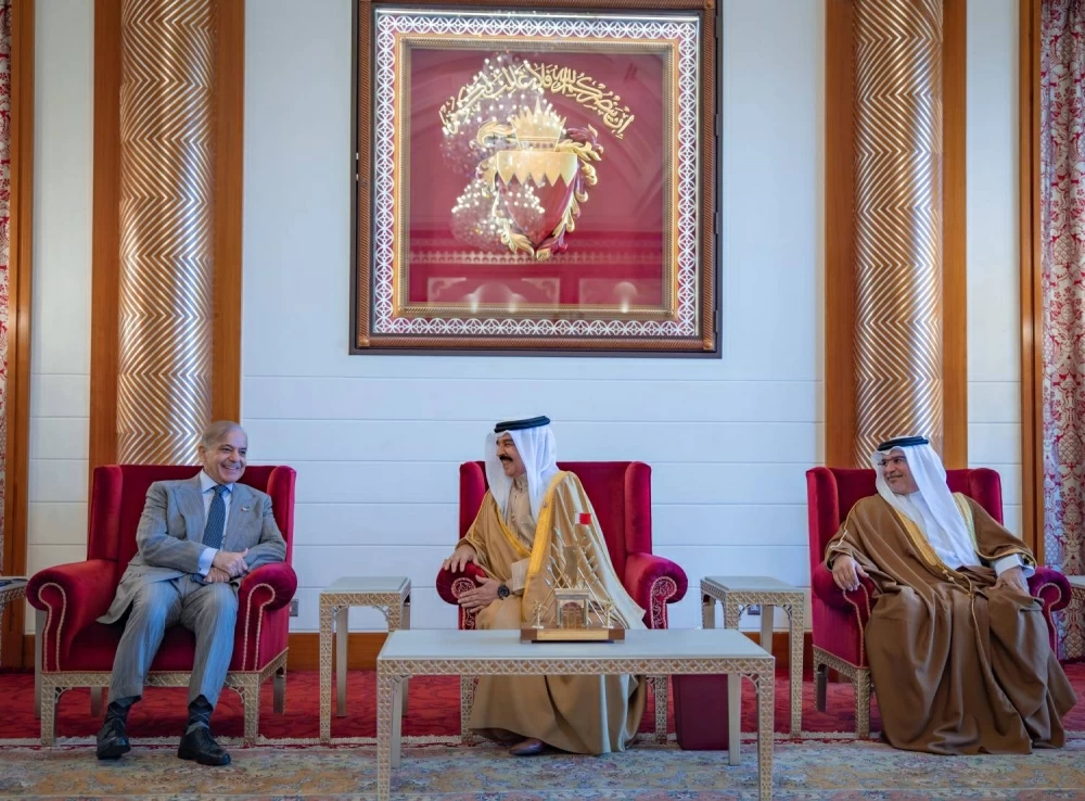 الملك يستقبل رئيس وزراء باكستان ويشيد بالعلاقات التاريخية التي تجمع بين البلدين