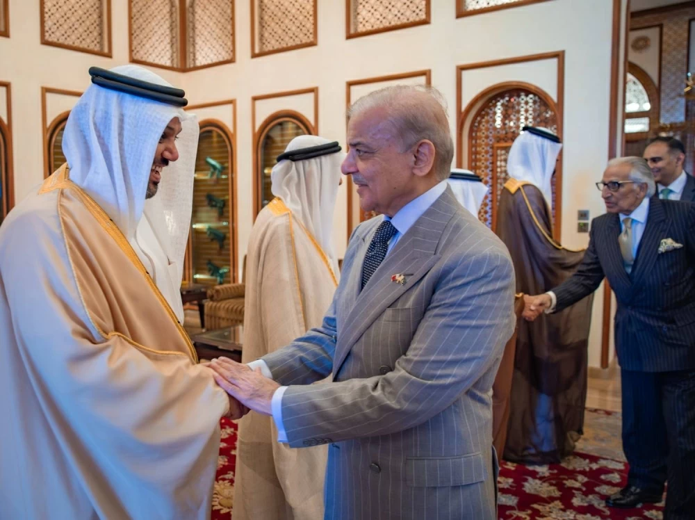 الملك يستقبل رئيس وزراء باكستان ويشيد بالعلاقات التاريخية التي تجمع بين البلدين