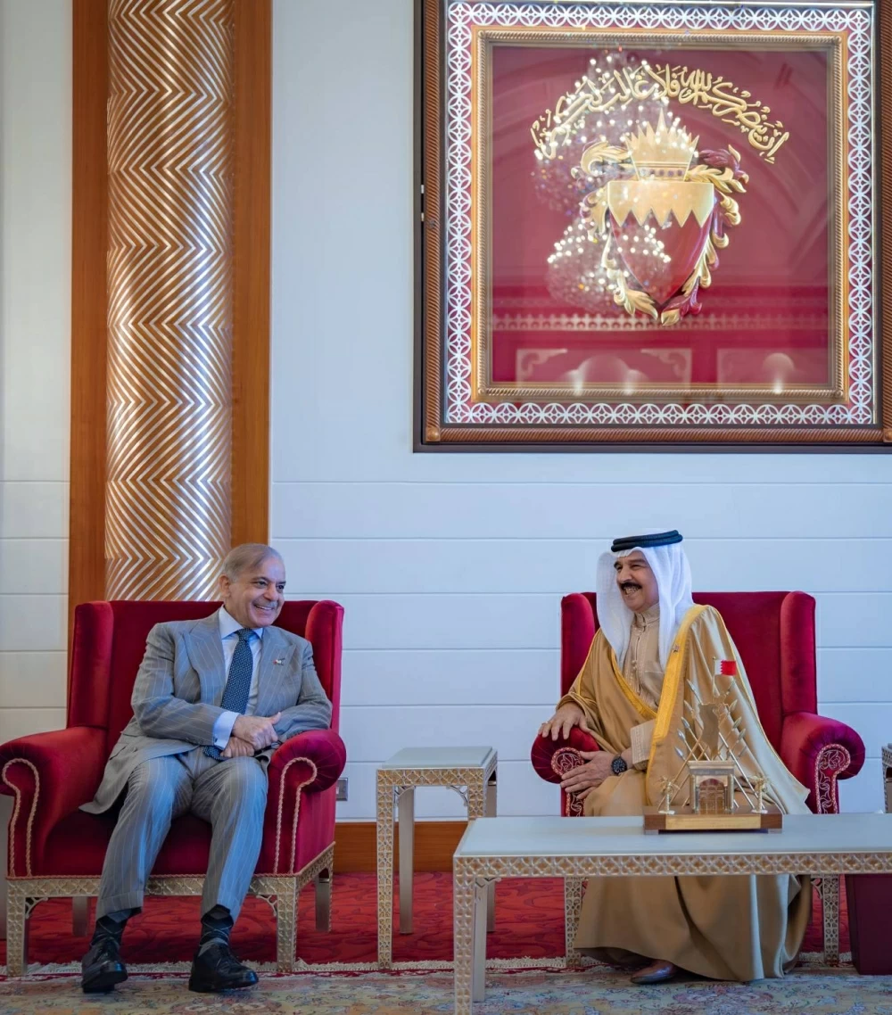 الملك يستقبل رئيس وزراء باكستان ويشيد بالعلاقات التاريخية التي تجمع بين البلدين