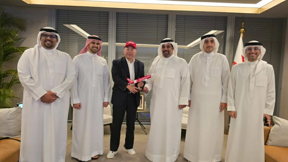 وزير المالية والاقتصاد الوطني يستقبل الرئيس التنفيذي لشركة طيران آسيا