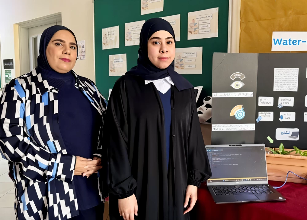 الطالبة حنان علي تصمم مشروعًا للزراعة الذكية الموفرة للمياه