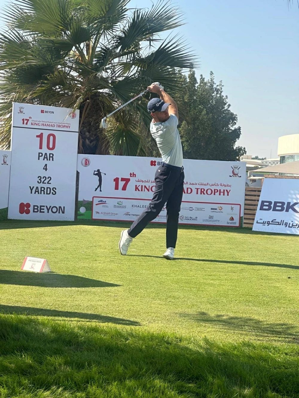 إثارة وندية في اليوم الأول من بطولة كأس جلالة الملك الدولية للجولف