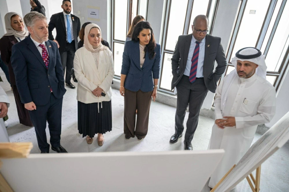 وزيرة الإسكان تلتقي وفدًا من مؤسسة الملك تشارلز لاطلاعهم على تجربة تطوير المناطق الحضرية التاريخية بالبحرين