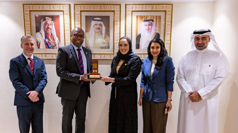 وزيرة الإسكان تلتقي وفدًا من مؤسسة الملك تشارلز لاطلاعهم على تجربة تطوير المناطق الحضرية التاريخية بالبحرين