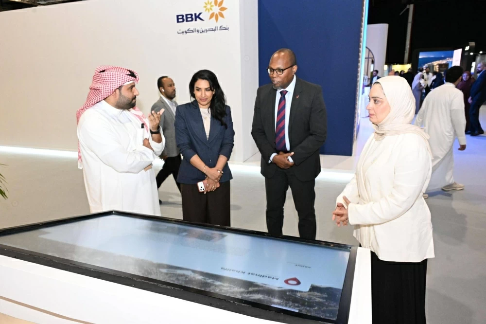 وزيرة الإسكان تلتقي وفدًا من مؤسسة الملك تشارلز لاطلاعهم على تجربة تطوير المناطق الحضرية التاريخية بالبحرين