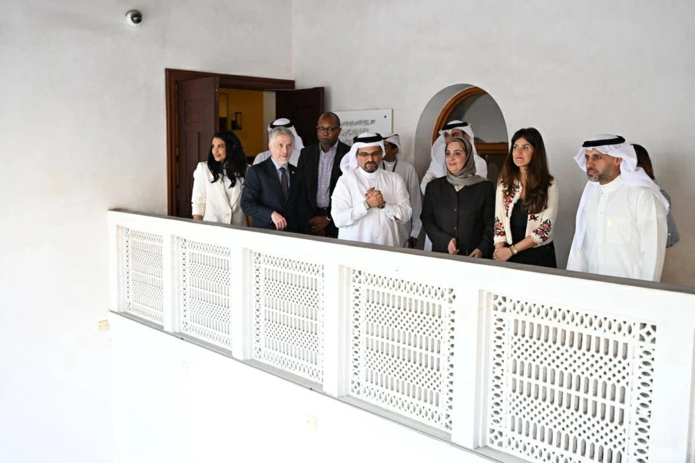 وزيرة الإسكان تلتقي وفدًا من مؤسسة الملك تشارلز لاطلاعهم على تجربة تطوير المناطق الحضرية التاريخية بالبحرين