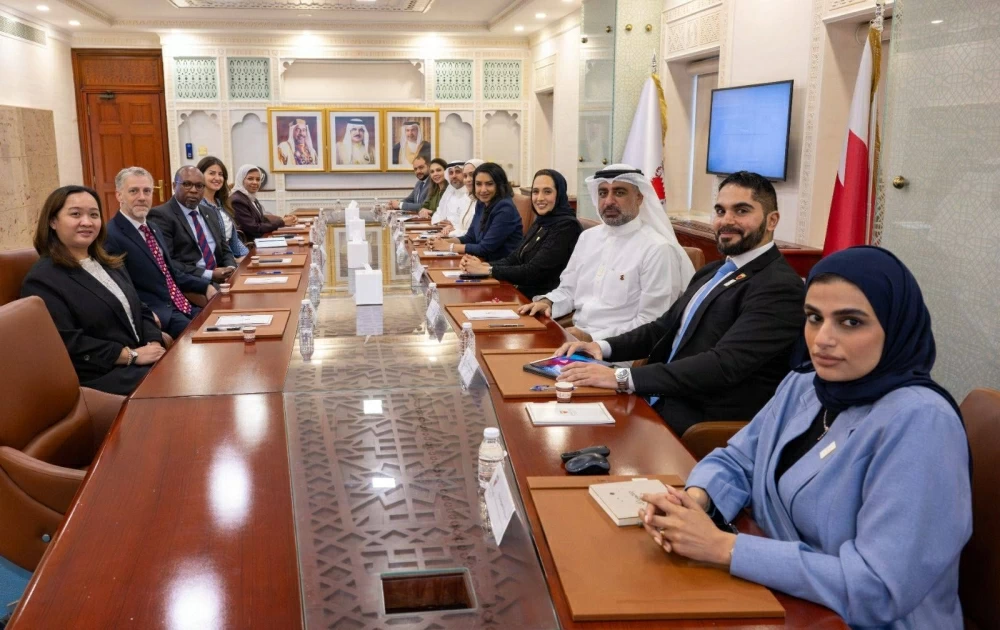 وزيرة الإسكان تلتقي وفدًا من مؤسسة الملك تشارلز لاطلاعهم على تجربة تطوير المناطق الحضرية التاريخية بالبحرين