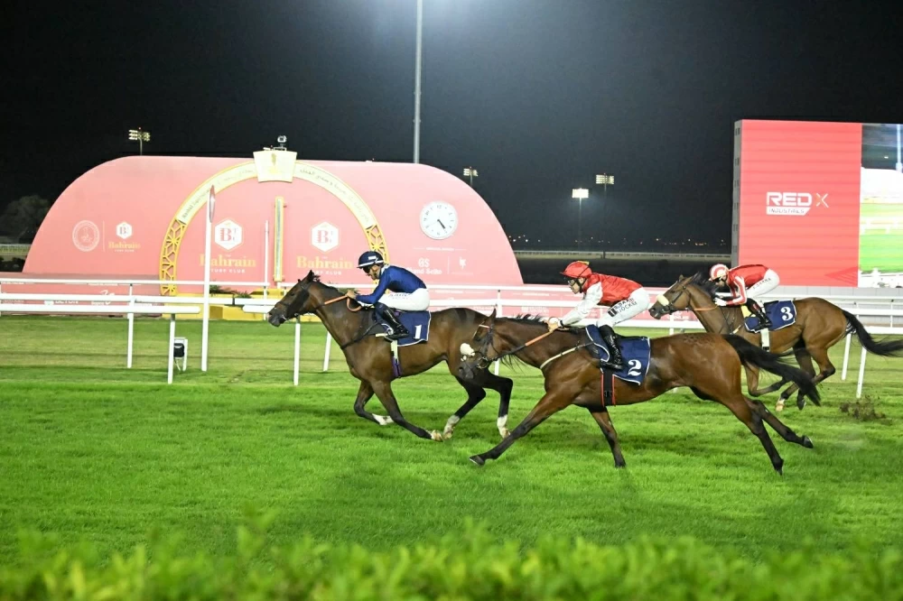 عيسى بن سلمان يشهد السباق السادس لموسم الخيل على كؤوس &laquo;ريدكس&raquo;