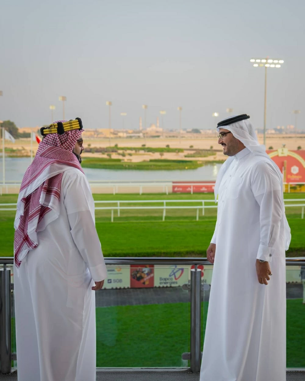 عيسى بن سلمان يشهد السباق السادس لموسم الخيل على كؤوس &laquo;ريدكس&raquo;