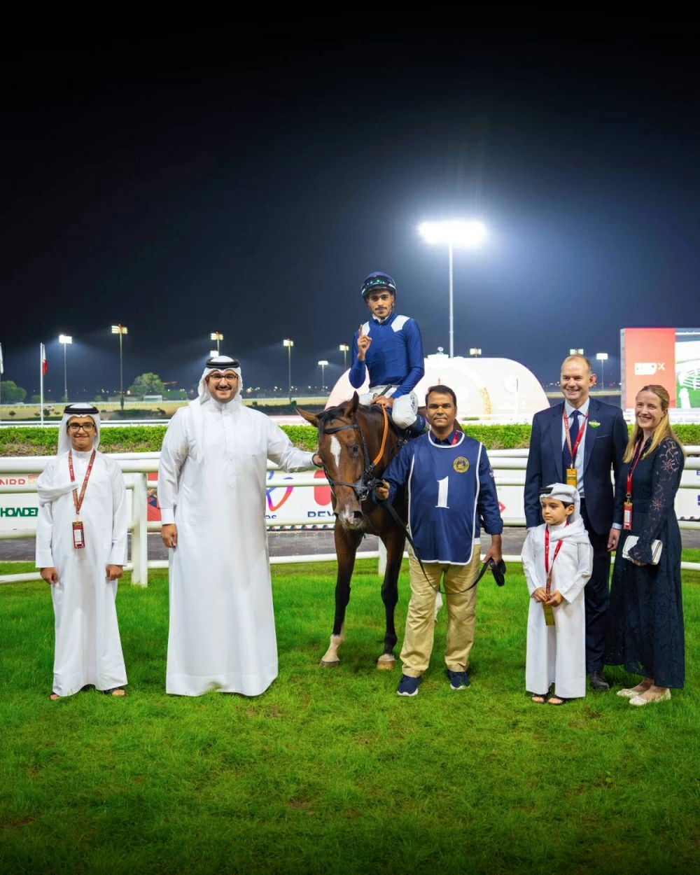 عيسى بن سلمان يشهد السباق السادس لموسم الخيل على كؤوس &laquo;ريدكس&raquo;