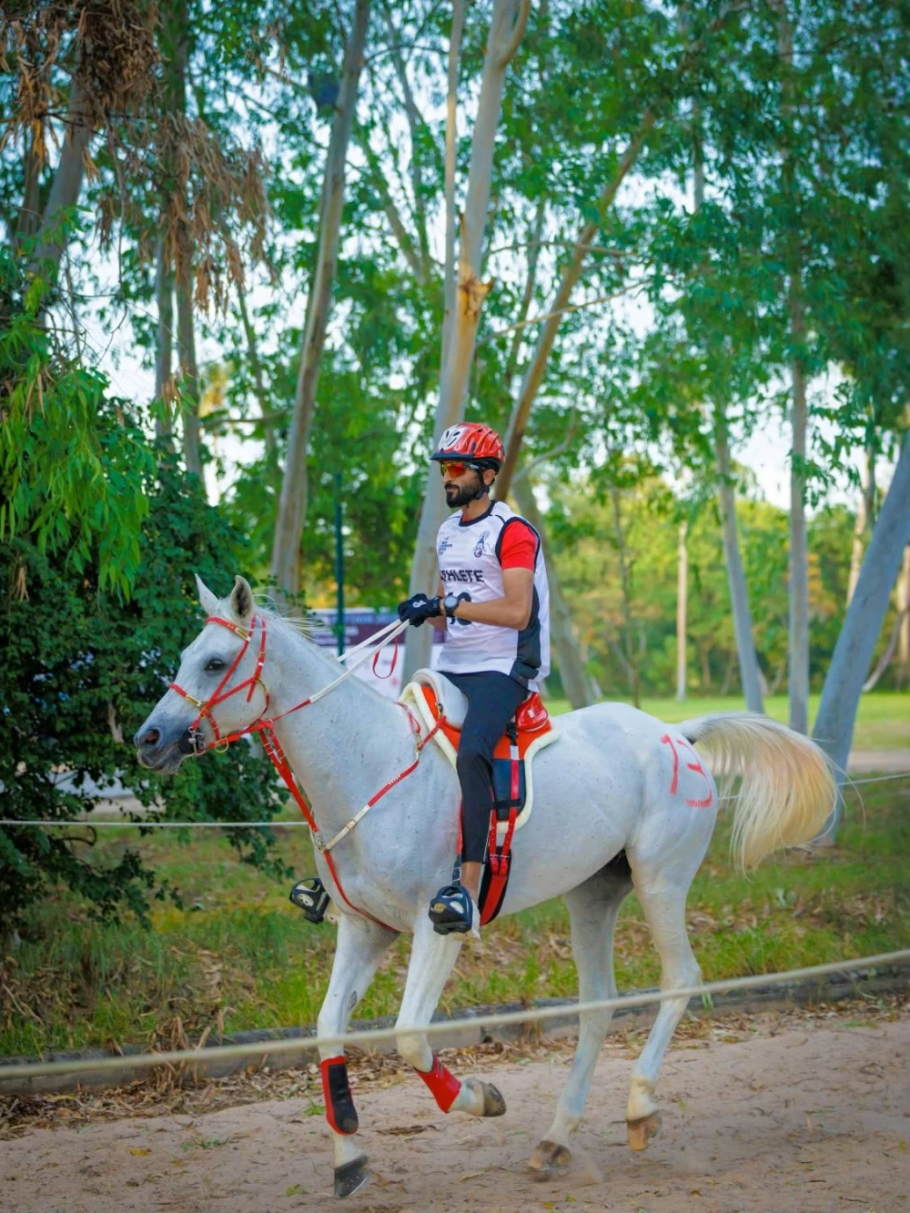 ناصر بن حمد يشهد الفحص البيطري لبطولة آسيا للفروسية في تايلاند