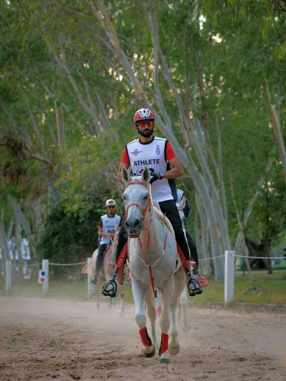 ناصر بن حمد يشهد الفحص البيطري لبطولة آسيا للفروسية في تايلاند