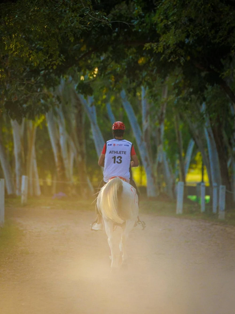 ناصر بن حمد يشهد الفحص البيطري لبطولة آسيا للفروسية في تايلاند