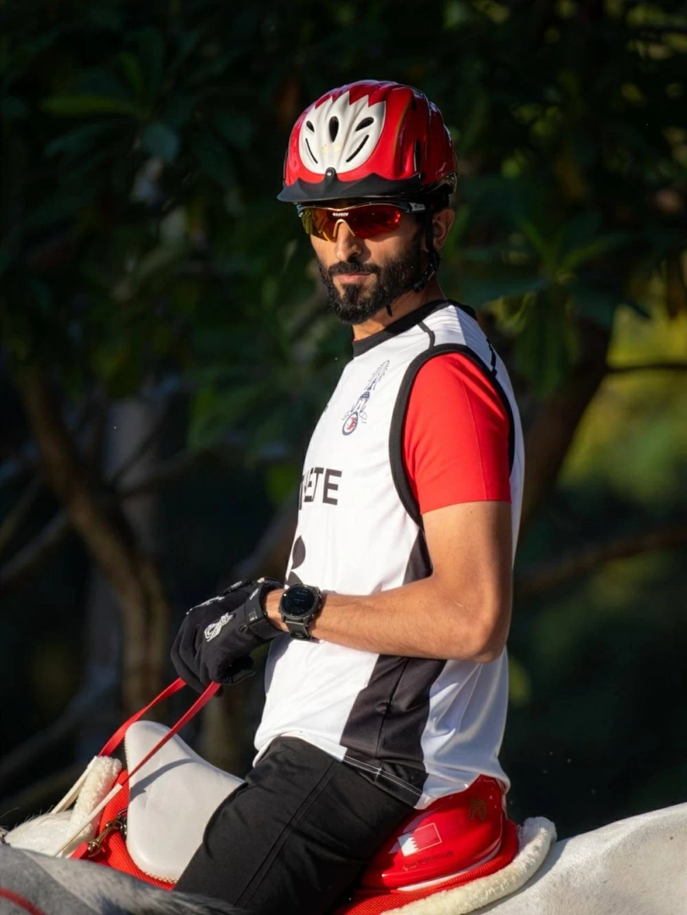 ناصر بن حمد يشهد الفحص البيطري لبطولة آسيا للفروسية في تايلاند