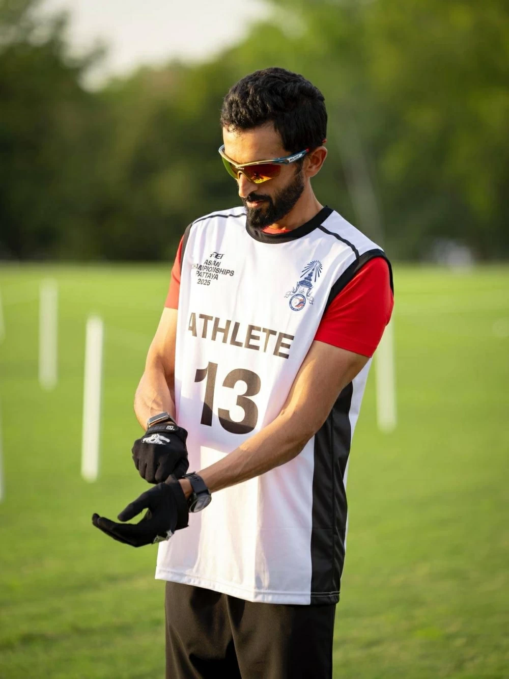 ناصر بن حمد يشهد الفحص البيطري لبطولة آسيا للفروسية في تايلاند