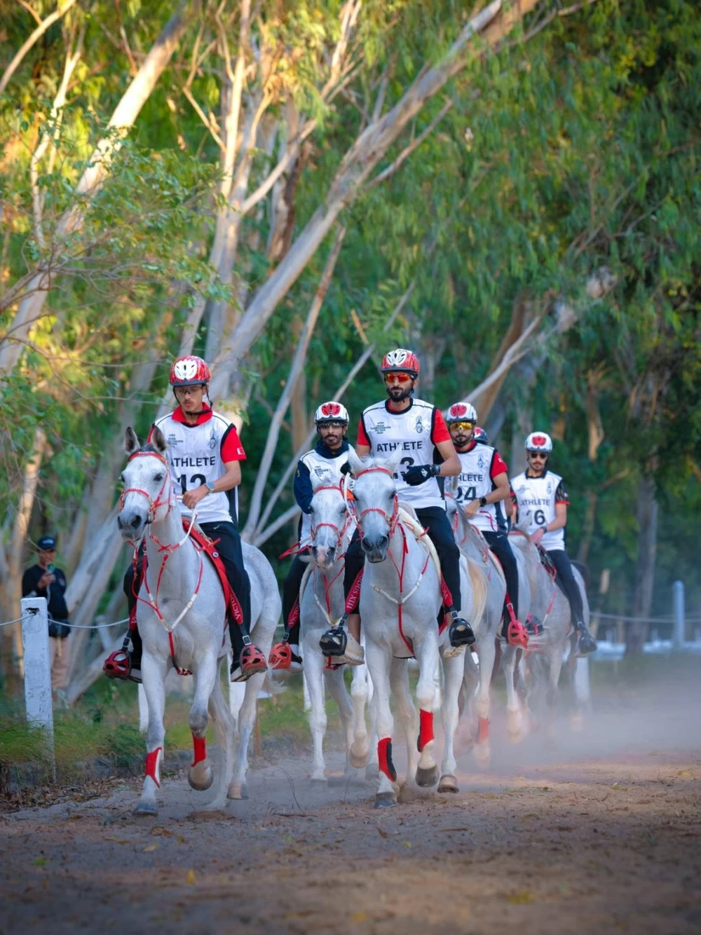 ناصر بن حمد يشهد الفحص البيطري لبطولة آسيا للفروسية في تايلاند