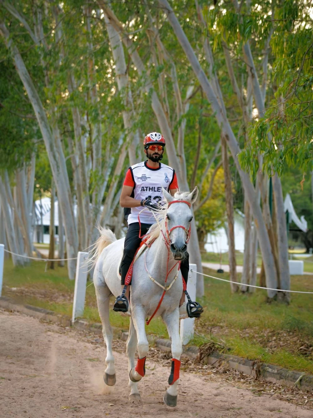 ناصر بن حمد يشهد الفحص البيطري لبطولة آسيا للفروسية في تايلاند