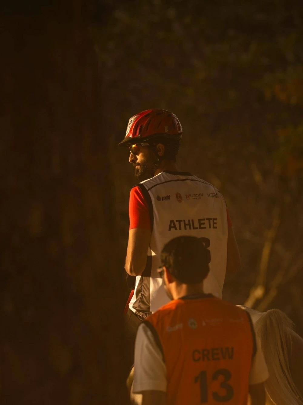 ناصر بن حمد يشهد الفحص البيطري لبطولة آسيا للفروسية في تايلاند