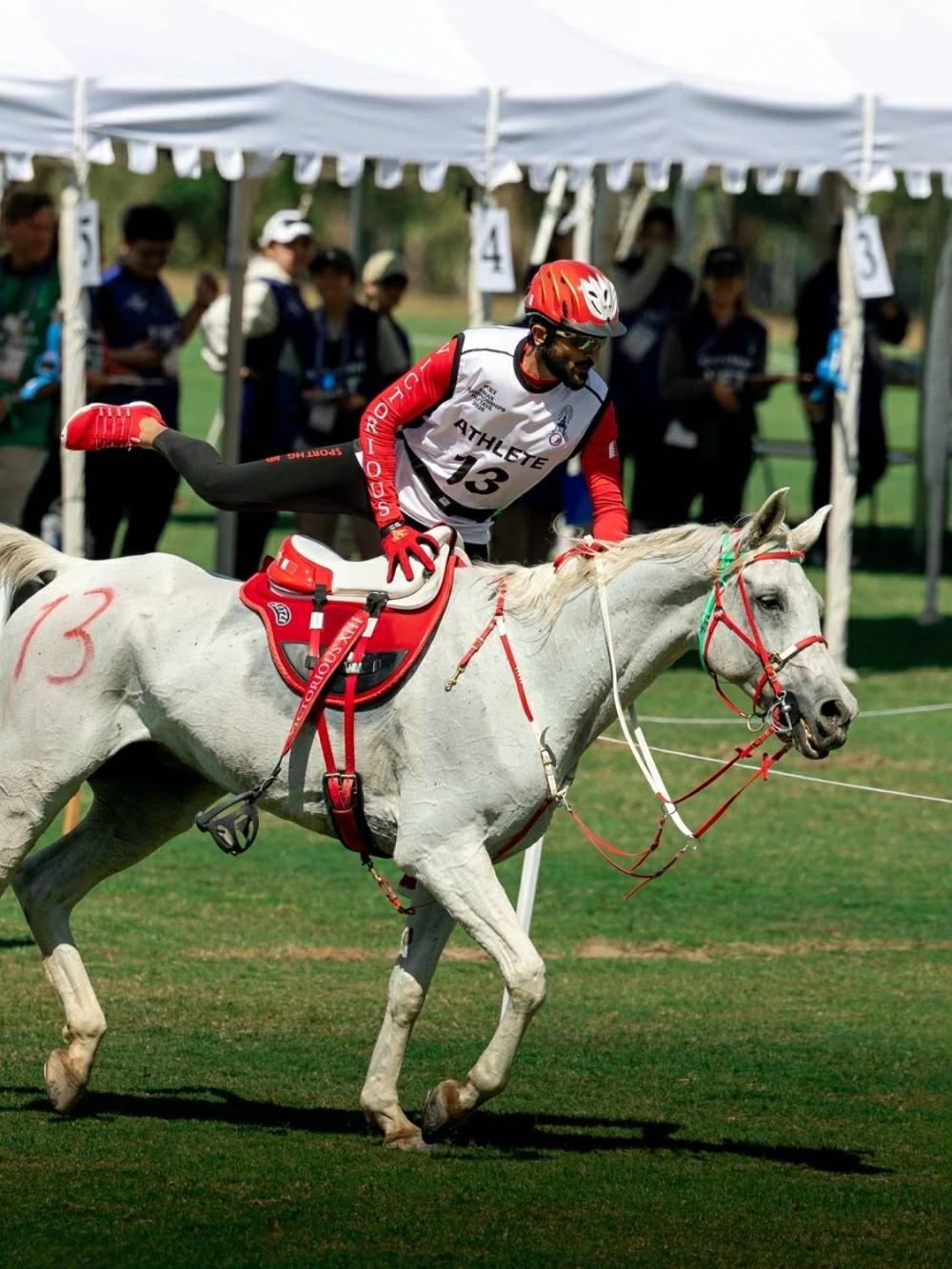 ناصر بن حمد يشارك في بطولة آسيا للفروسية