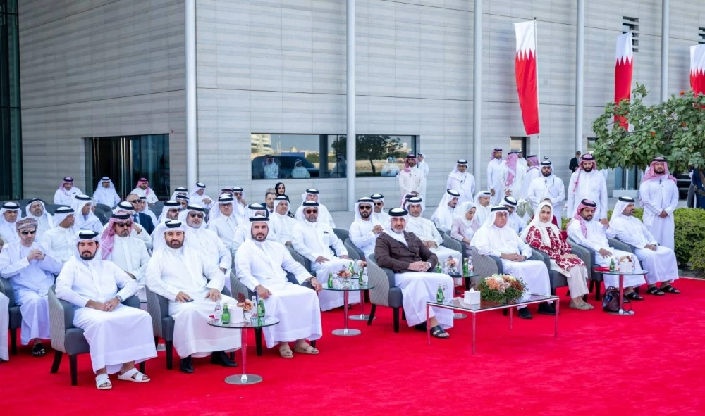 &nbsp;الملك ينيب عبدالله بن حمد لحضور ختام موسم الموروث البحري