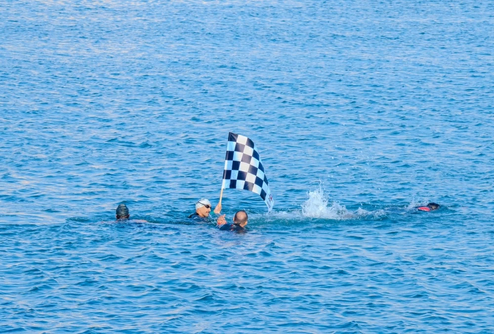 &nbsp;الملك ينيب عبدالله بن حمد لحضور ختام موسم الموروث البحري