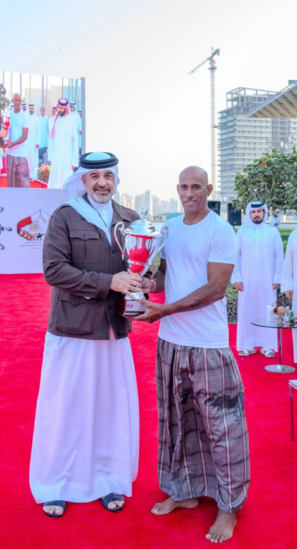 &nbsp;الملك ينيب عبدالله بن حمد لحضور ختام موسم الموروث البحري