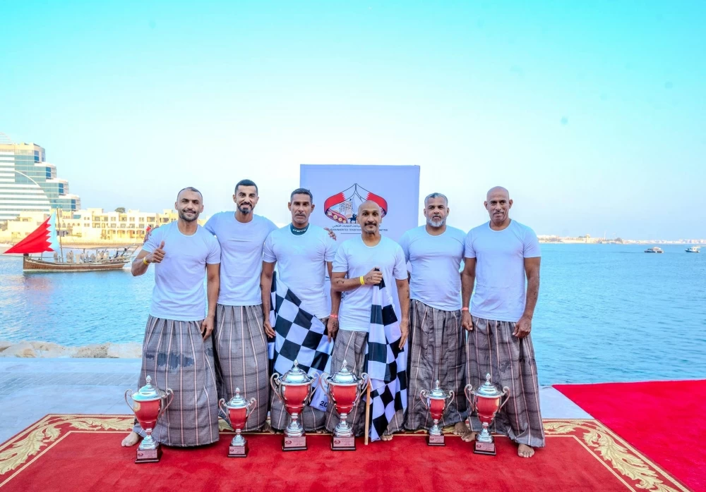 &nbsp;الملك ينيب عبدالله بن حمد لحضور ختام موسم الموروث البحري