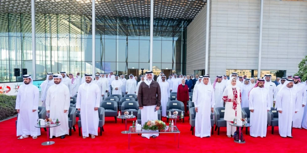 &nbsp;الملك ينيب عبدالله بن حمد لحضور ختام موسم الموروث البحري