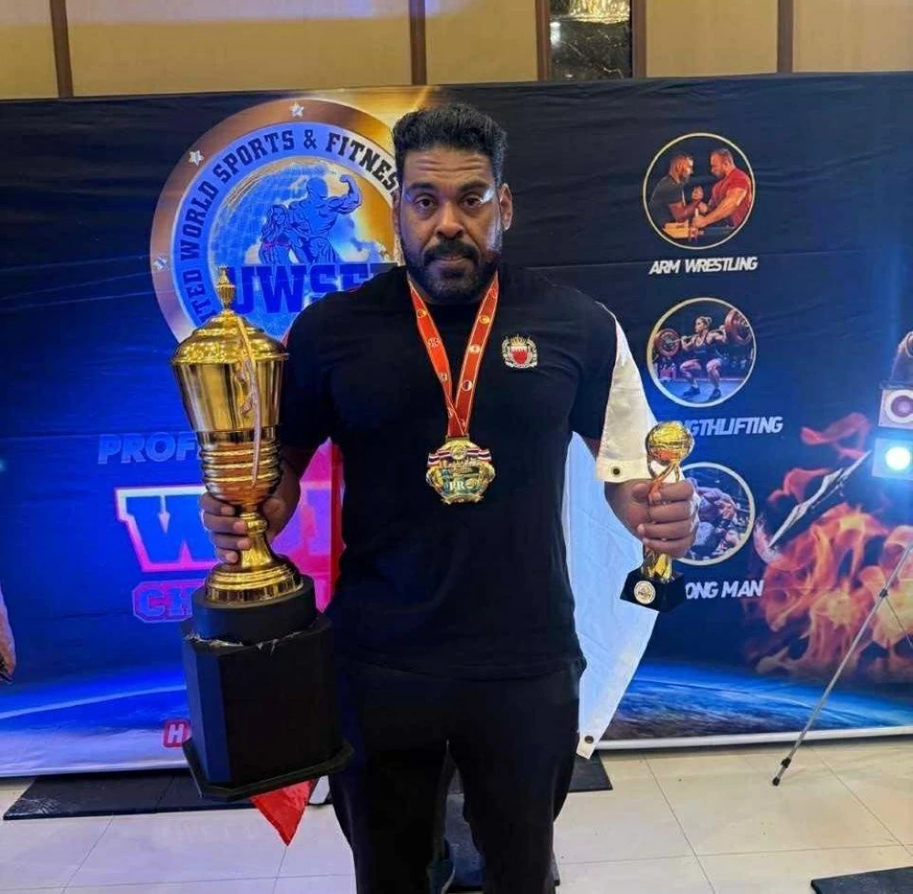 لاعب فريق وزارة الداخلية يحقق المركز الأول في بطولة العالم للقوة البدنية للمحترفين