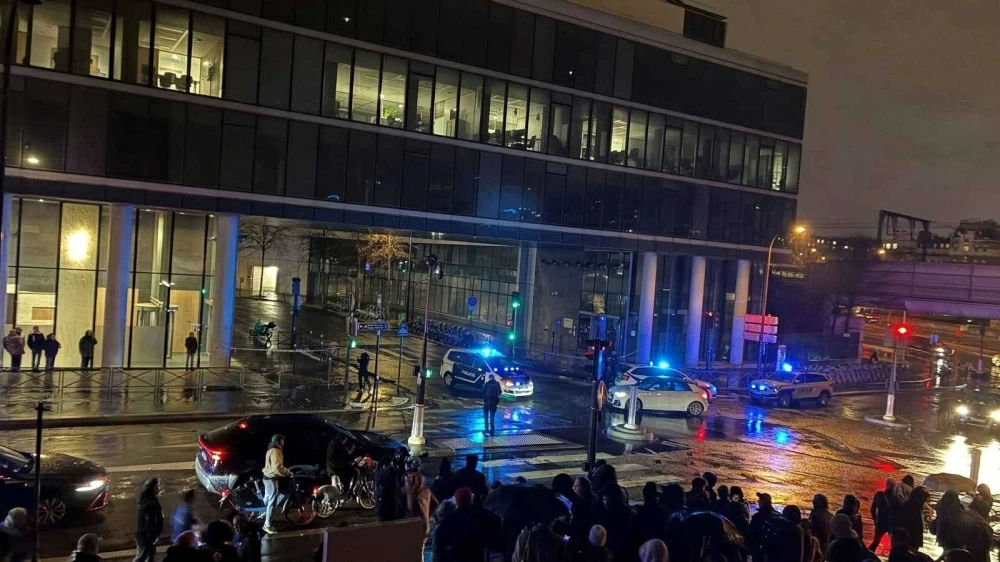 باريس.. إخلاء مبنى &laquo;فرانس تلفزيون&raquo; إثر تهديد بتفجير قنبلة (فيديو)