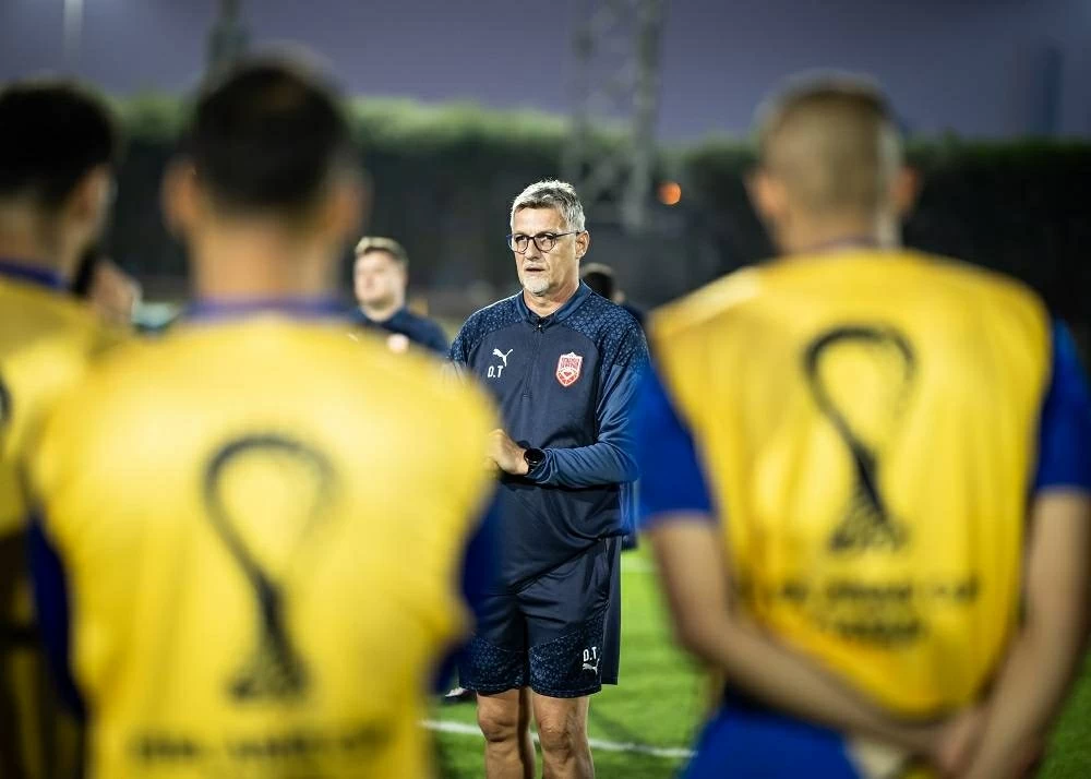 الأحمر الكروي يرفع حدة تحضيراته لمواجهة العراق