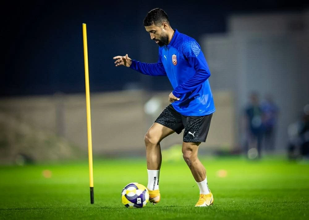 الأحمر الكروي يرفع حدة تحضيراته لمواجهة العراق