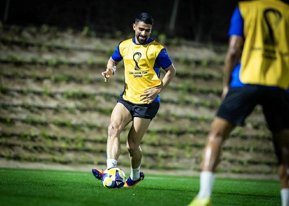 الأحمر الكروي يرفع حدة تحضيراته لمواجهة العراق