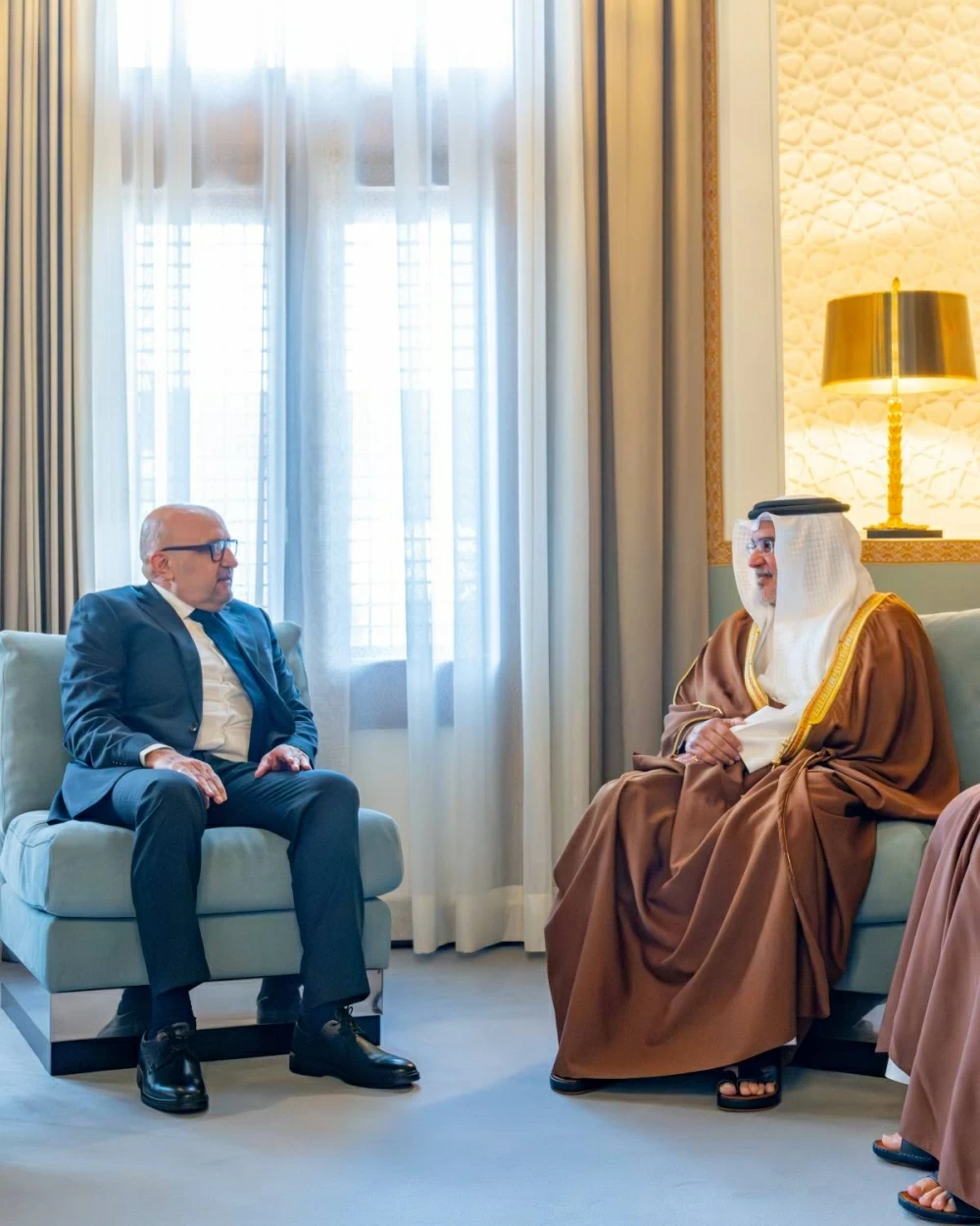 ولي العهد رئيس الوزراء يستقبل السفير السوري لدى البحرين محمد إبراهيم