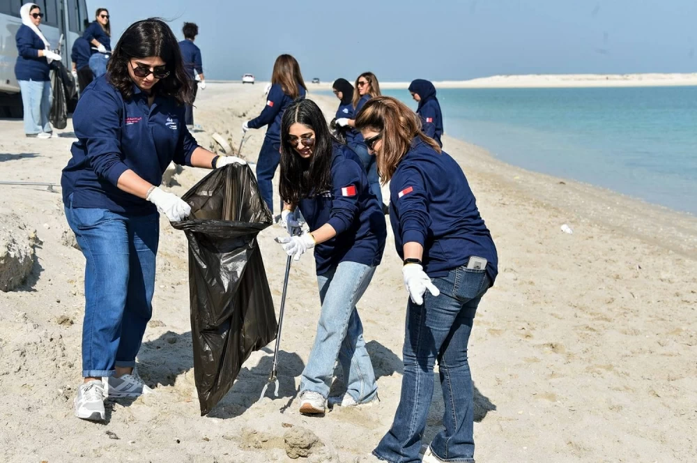&laquo;ألبا&raquo; تعزز التزامها البيئي في ساحل نورانا بسواعد نسائية