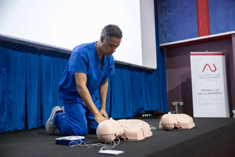 الجامعة الأهلية تعزّز جاهزية طلبتها في الإسعافات الأولية